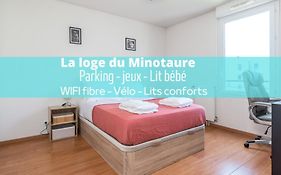 La Loge Du Minotaure, Parking Et Bureaux